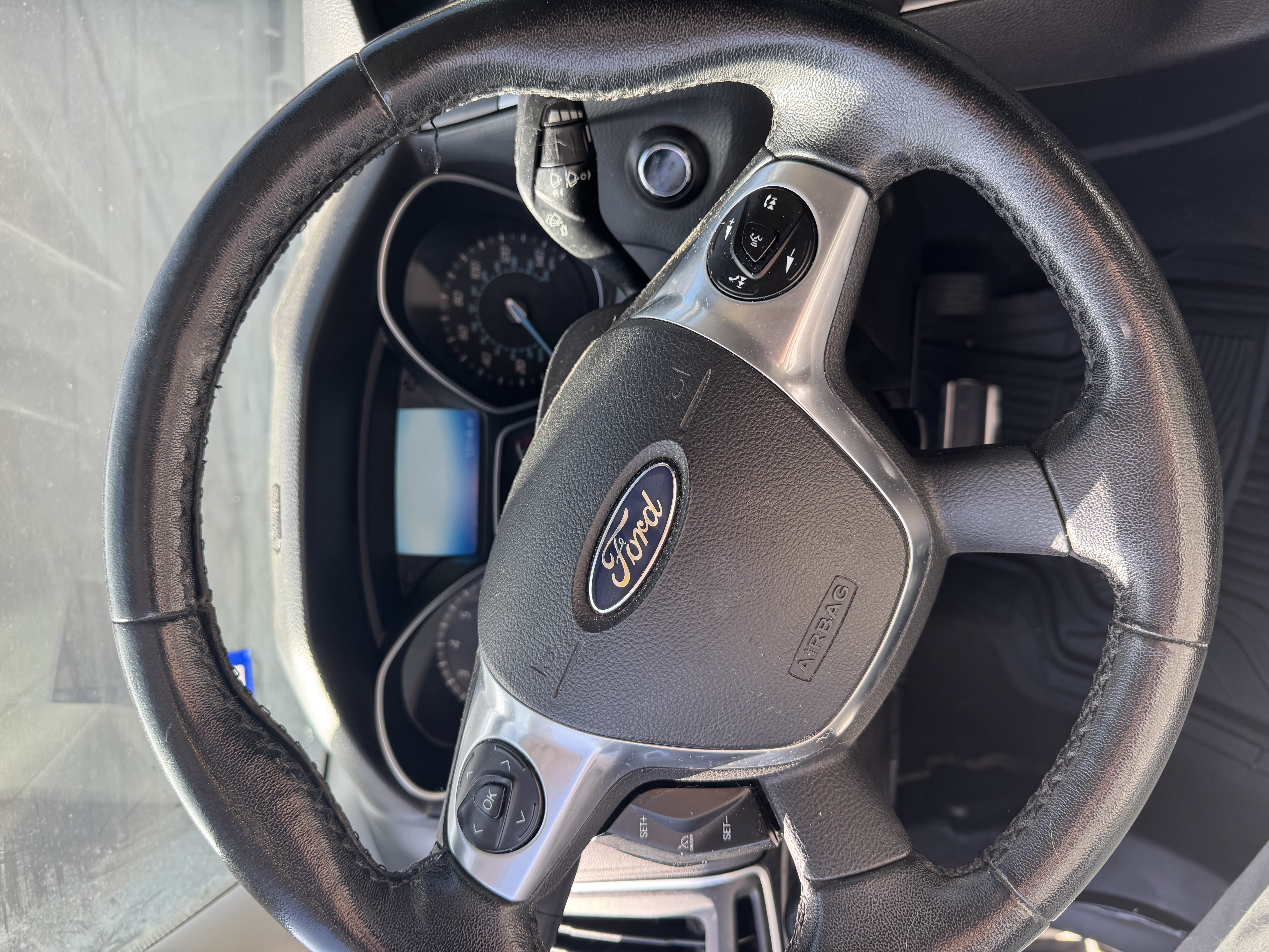 Used 2014 Ford Focus Titanium FWD image 2