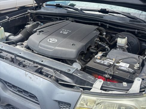 Used 2011 Toyota Tacoma PreRunner w/ SR5 Pkg #2 RWD image 6