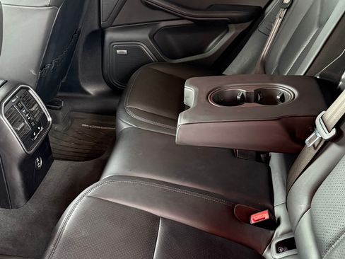 Used 2022 Porsche Macan image 12