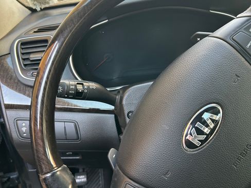 Used 2015 Kia Cadenza Premium w/ Luxury Package image 8