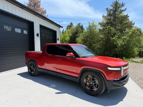 Used 2023 Rivian R1T Adventure AWD/4WD image 1