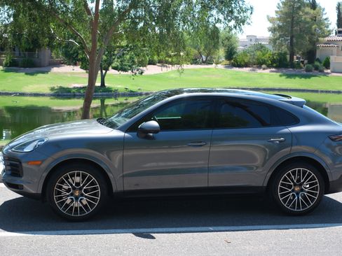 Used 2023 Porsche Cayenne Platinum Edition AWD/4WD image 1