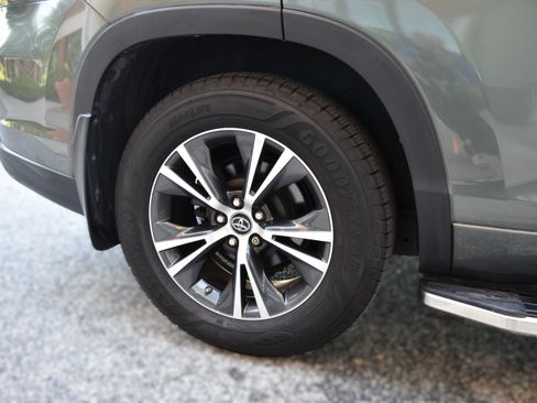 Used 2016 Toyota Highlander XLE w/ Protection Package #3 AWD/4WD image 13