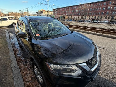 Used 2019 Nissan Rogue SV image 9