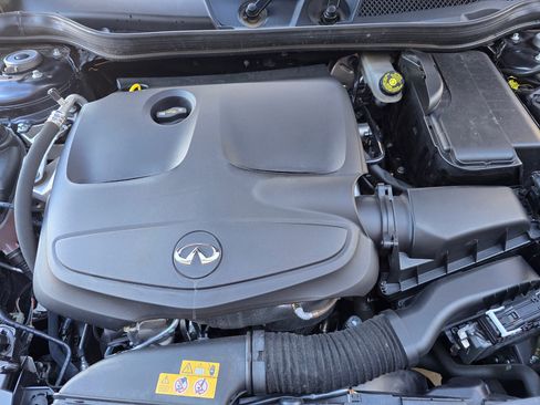 Used 2017 INFINITI QX30 Premium w/ Navigation Package image 12