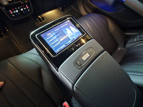 Used 2022 Mercedes-Benz EQS 580 4MATIC Sedan image 15