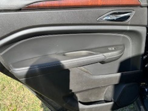 Used 2012 Cadillac SRX Luxury image 9