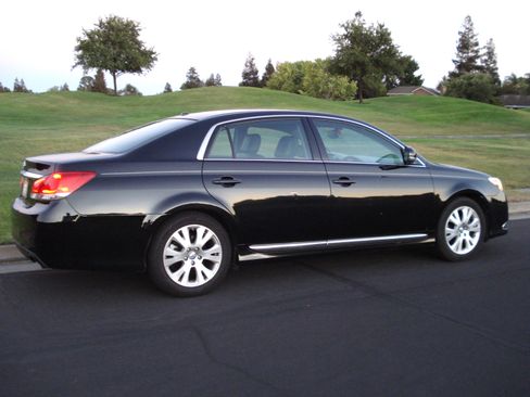 Used 2012 Toyota Avalon FWD image 8