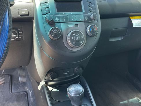 Used 2010 Kia Soul + w/ Denim Special Edition Pkg FWD image 8