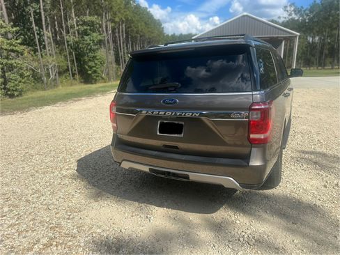 Used 2018 Ford Expedition Max XLT w/ Equipment Group 202A image 2