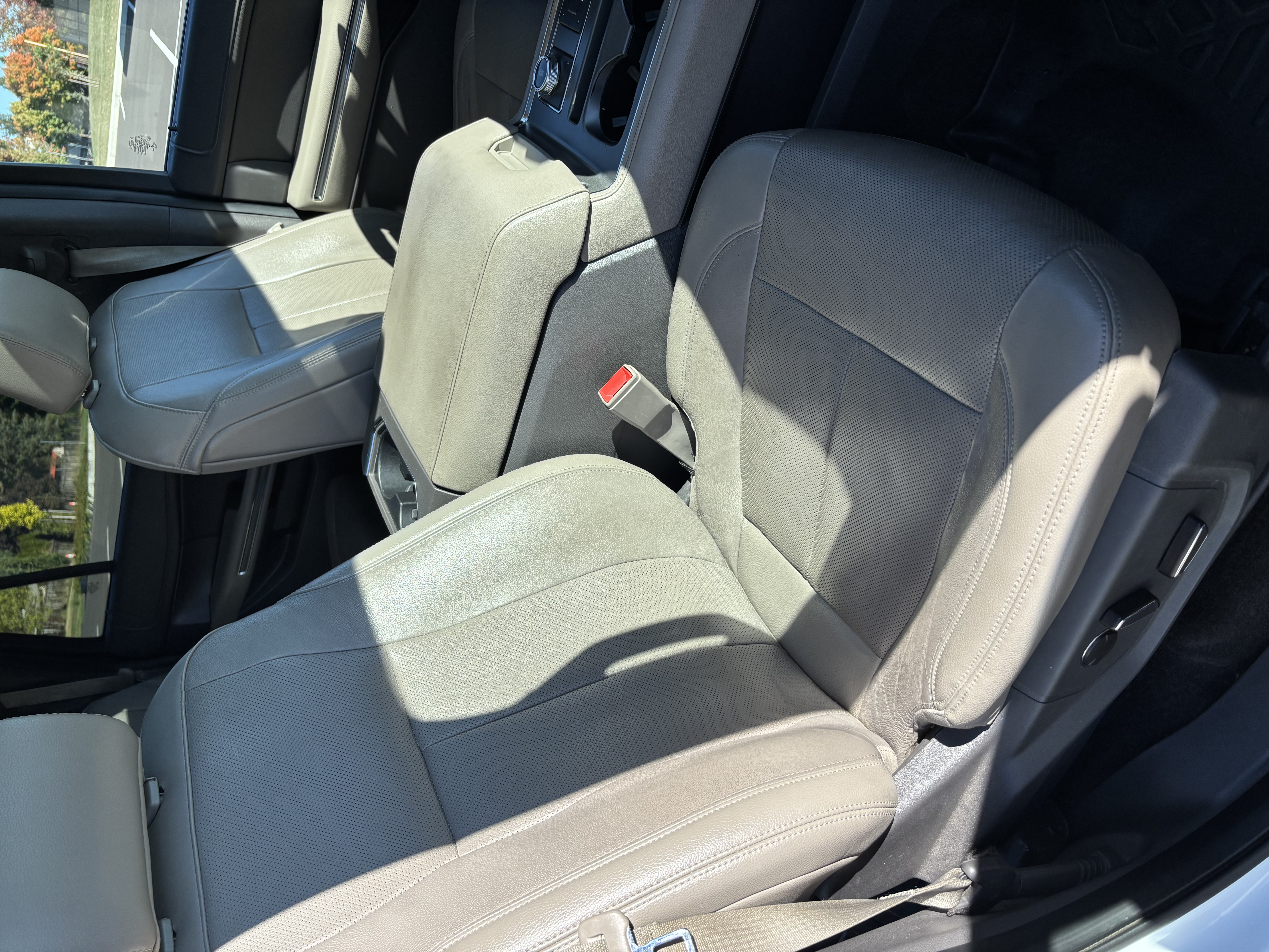 Used 2018 Ford Expedition Max XLT w/ Equipment Group 202A AWD/4WD image 16