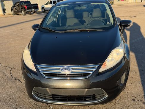 Used 2013 Ford Fiesta SE w/ Super Fuel Economy Pkg image 4