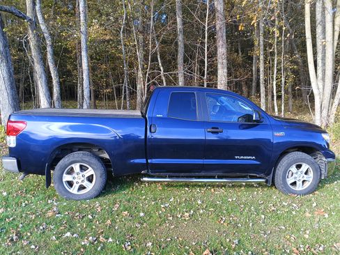 Used 2010 Toyota Tundra 4x4 Double Cab w/ SR5 Pkg image 2
