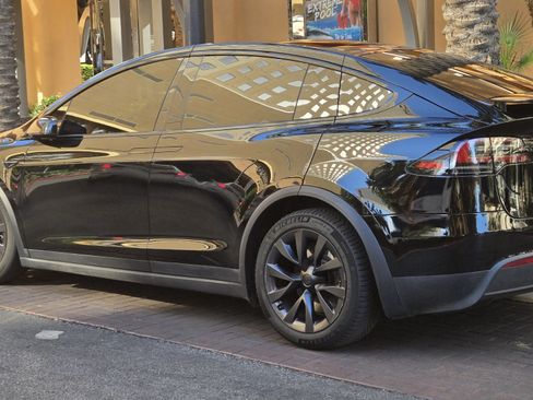 Used 2024 Tesla Model X AWD/4WD image 5