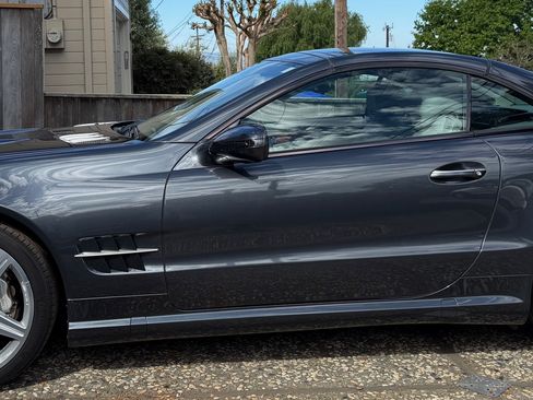 Used 2011 Mercedes-Benz SL 550 image 4