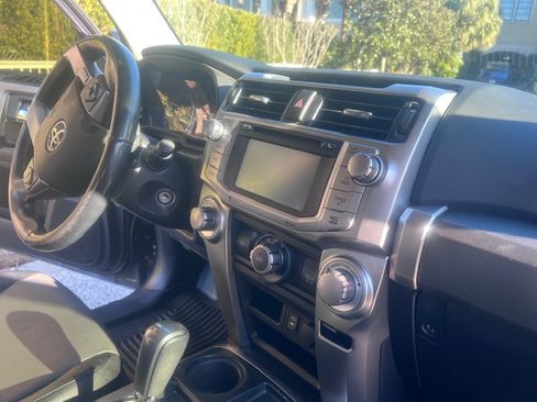 Used 2015 Toyota 4Runner SR5 Premium image 12