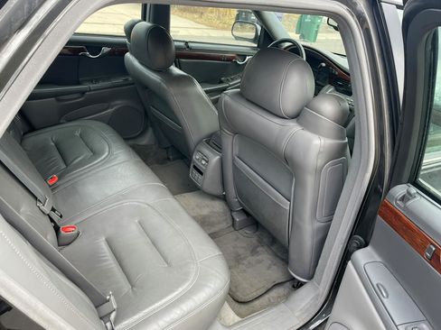 Used 2001 Cadillac De Ville Sedan w/ Comfort/Convenience Pkg image 13