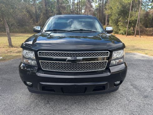 Used 2013 Chevrolet Avalanche LTZ image 2