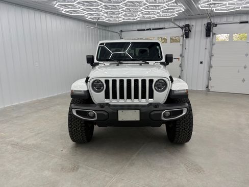 Used 2020 Jeep Gladiator Overland AWD/4WD image 4
