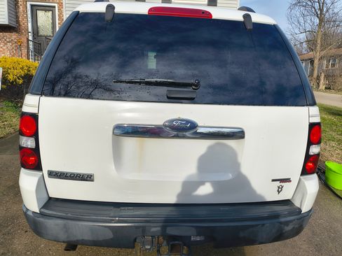 Used 2007 Ford Explorer XLT image 4