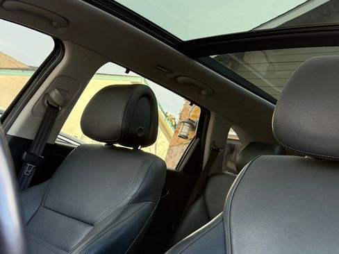 Used 2016 Kia Sorento SX image 11