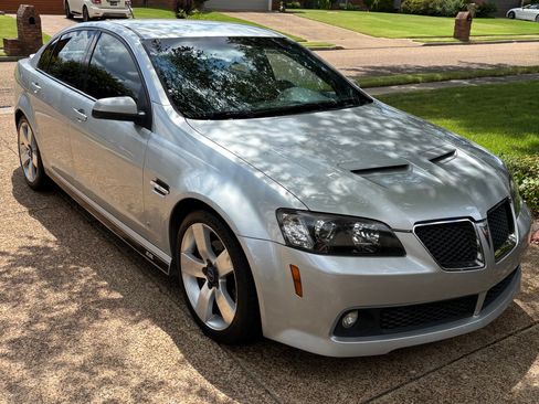 Used 2009 Pontiac G8 GT w/ Premium Package image 2