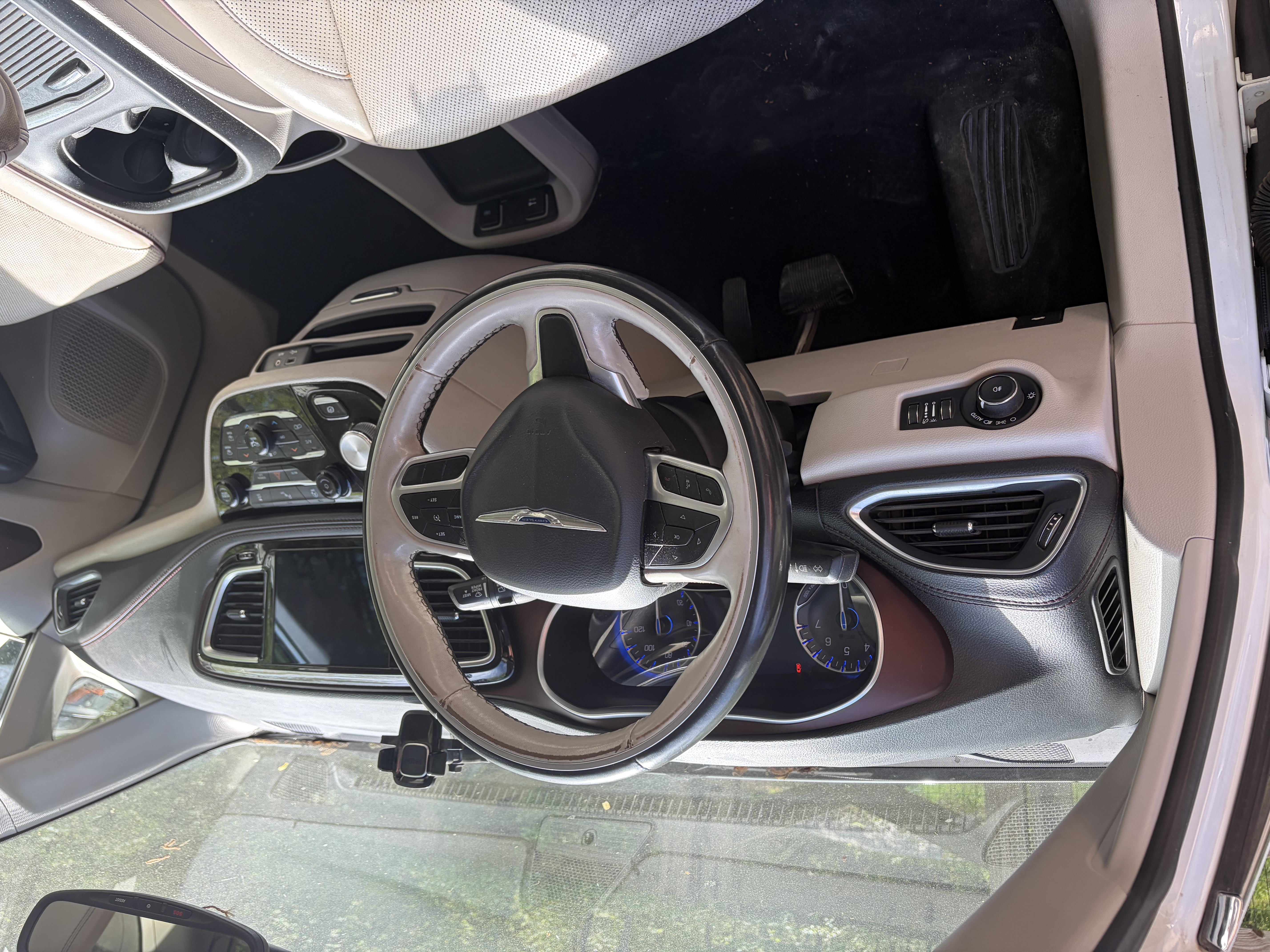 Used 2020 Chrysler Pacifica Limited FWD image 5