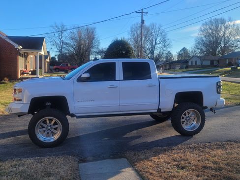 Used 2018 Chevrolet Silverado 1500 LT w/ All Star Edition image 11
