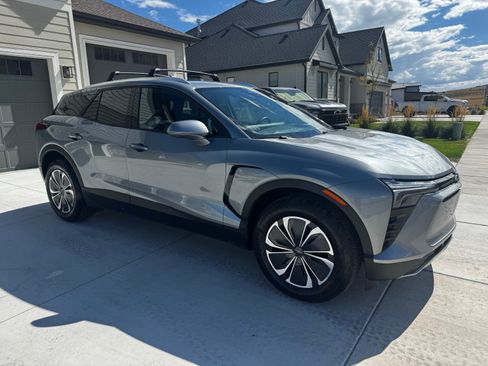 Used 2024 Chevrolet Blazer EV LT image 8