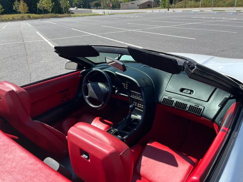 Used 1992 Chevrolet Corvette Convertible image 16