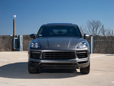 Used 2020 Porsche Cayenne Sport Utility 4D image 2
