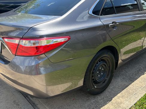 Used 2015 Toyota Camry LE image 28