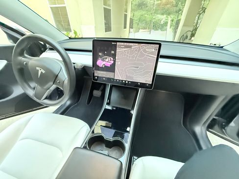 Used 2020 Tesla Model Y Long Range image 9