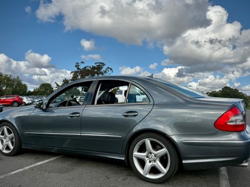Used 2009 Mercedes-Benz E 350 Sedan image 2