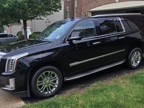 Used 2016 Cadillac Escalade ESV 4WD image 2
