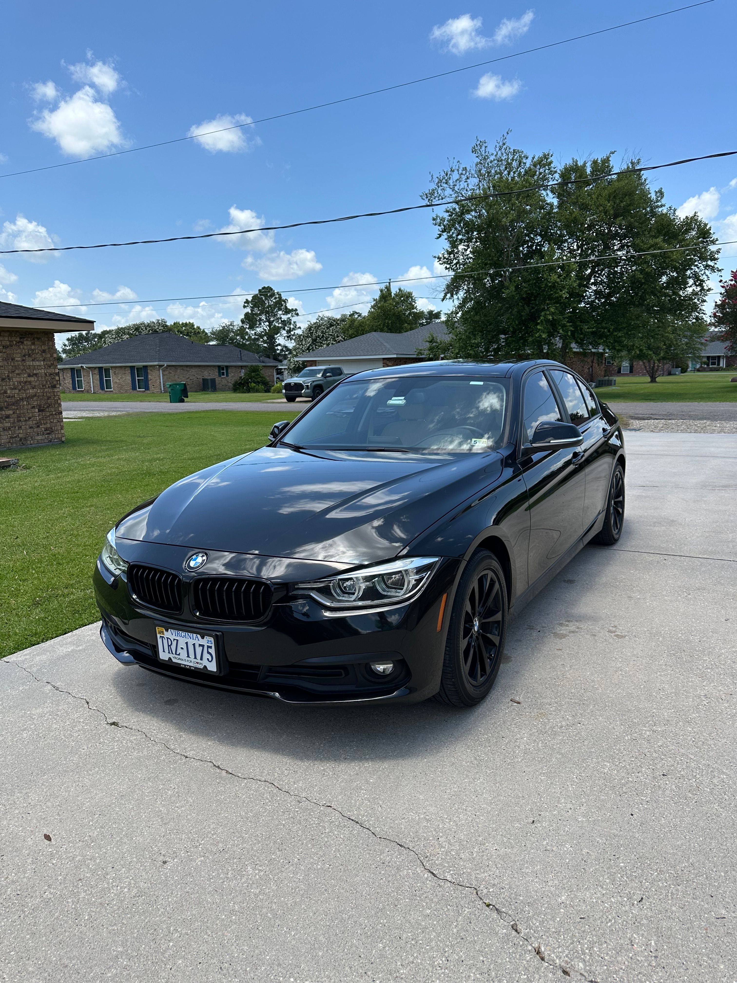 Used 2018 BMW 320i Sedan RWD image 1