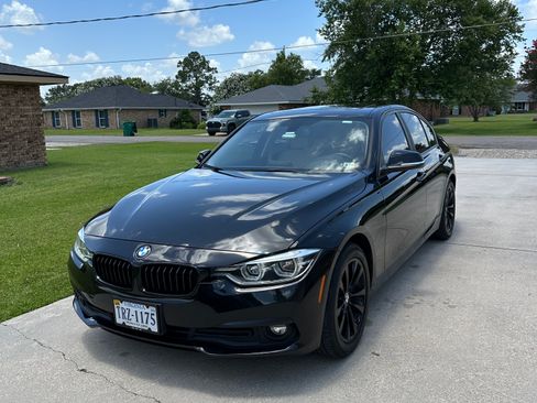 Used 2018 BMW 320i Sedan RWD image 1