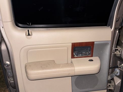 Used 2005 Ford F150 Lariat image 5