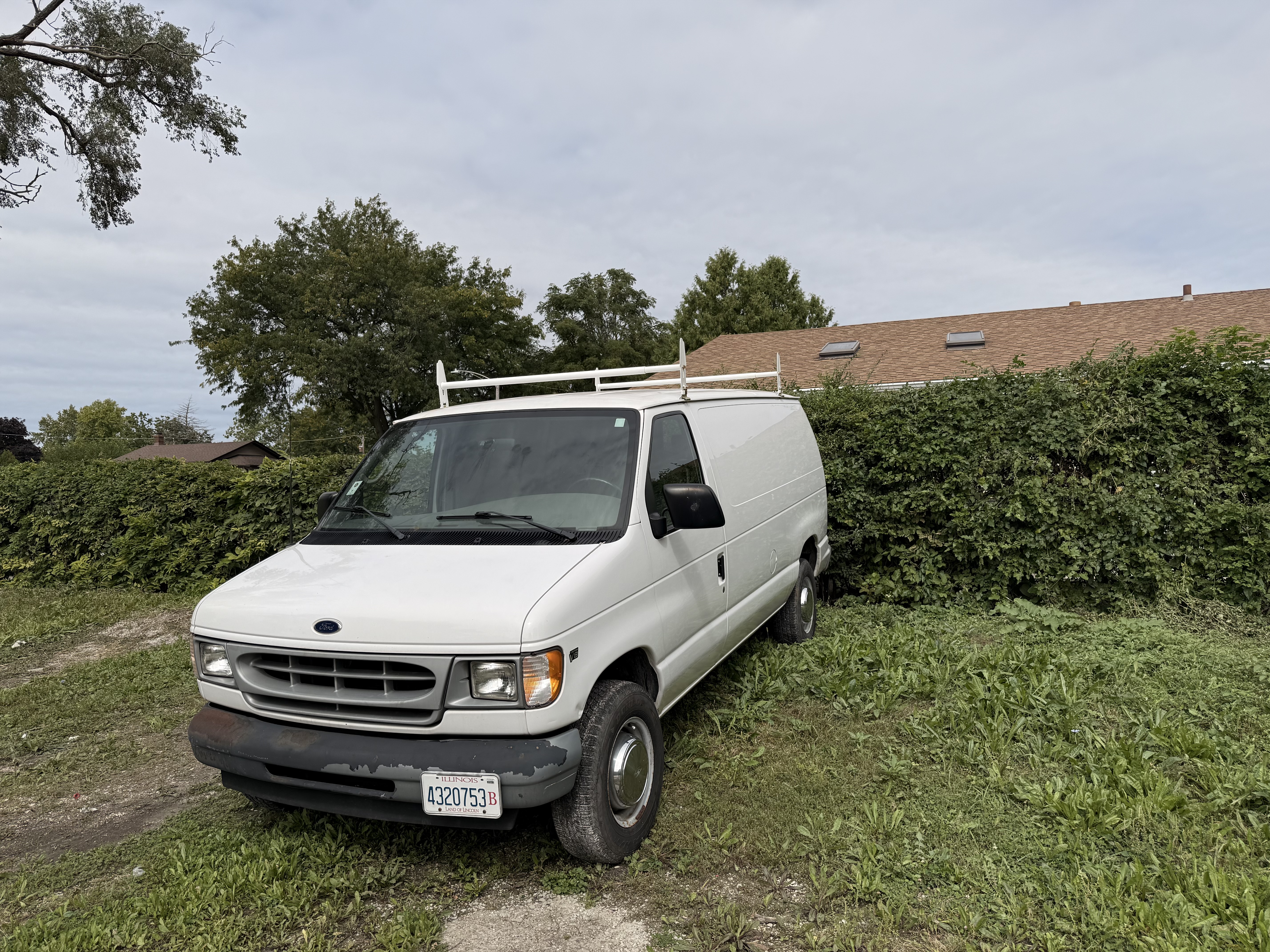 Used 2002 Ford E-250 and Econoline 250 RWD image 1