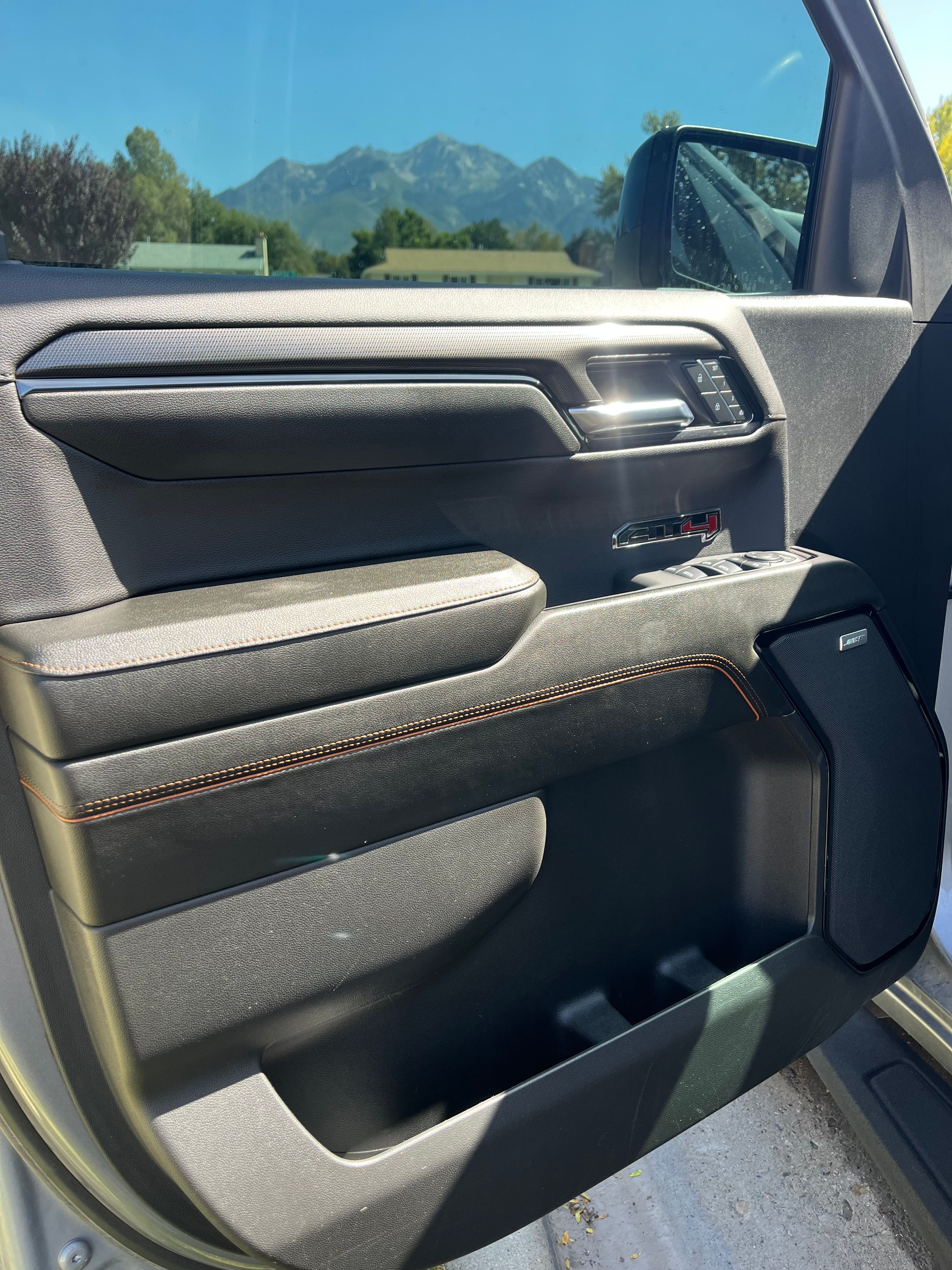 Used 2024 GMC Sierra 1500 AT4 w/ Technology Package AWD/4WD image 11