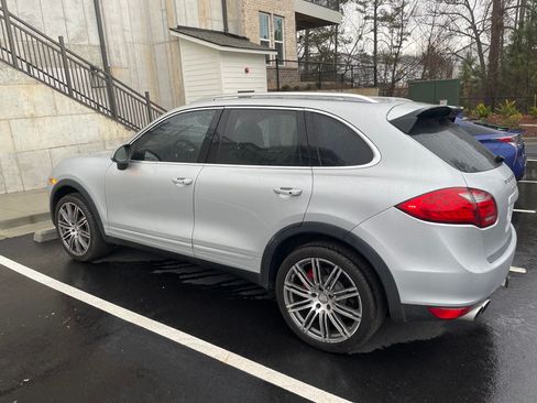 Used 2011 Porsche Cayenne Turbo image 2