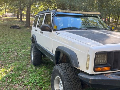 Used 1999 Jeep Cherokee Sport image 1