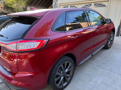 Used 2018 Ford Edge Sport image 2