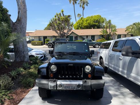 Used 2013 Jeep Wrangler Unlimited Sahara w/ Trailer Tow Group image 4