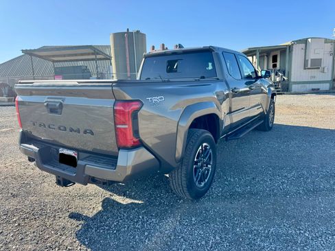 Used 2025 Toyota Tacoma TRD Sport image 13