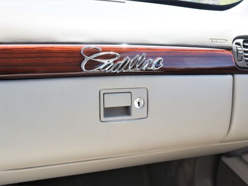 Used 1998 Cadillac De Ville D'Elegance w/ Safety/Security Pkg FWD image 14