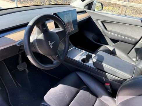 Used 2022 Tesla Model Y Long Range image 14