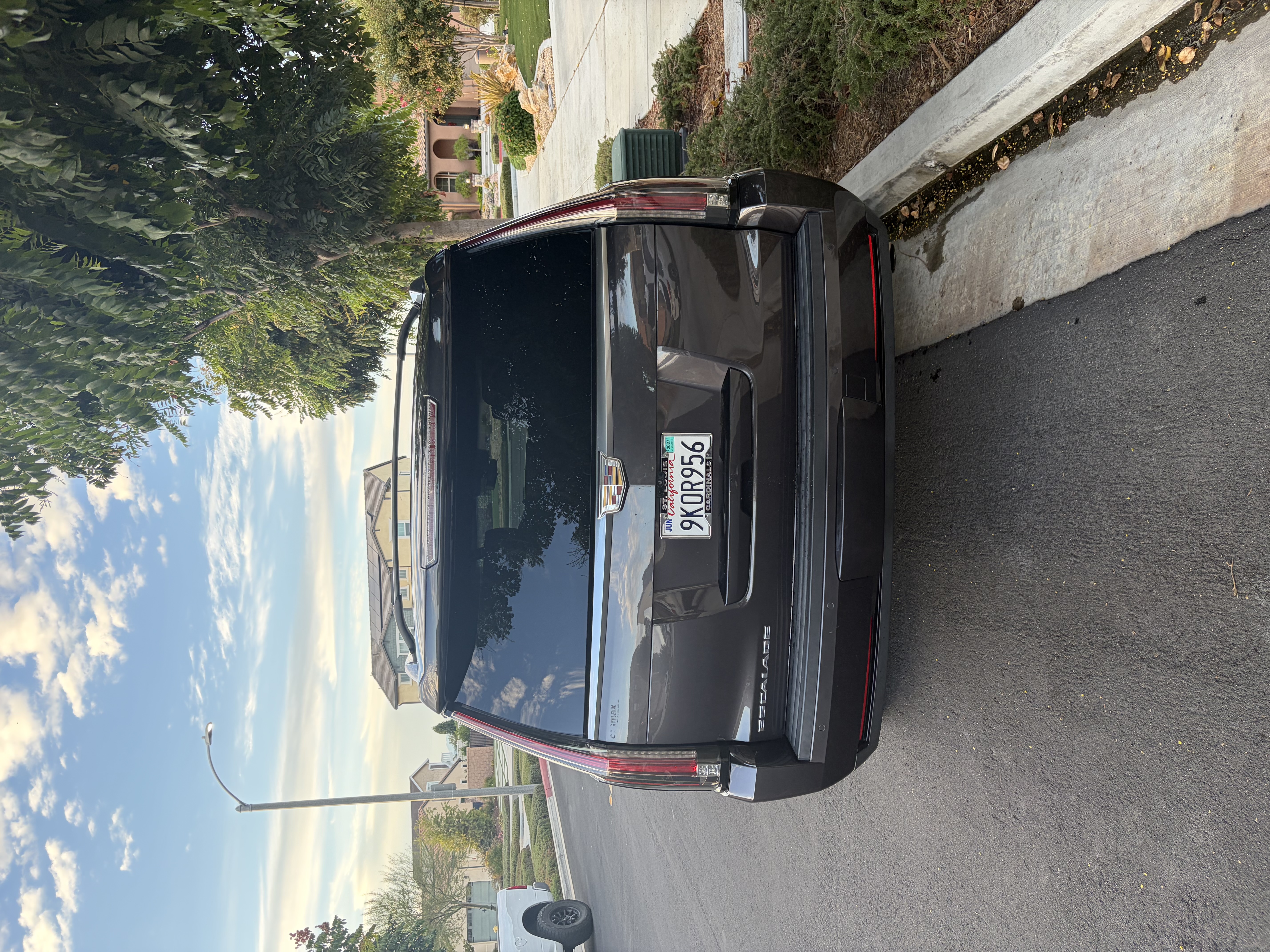 Used 2017 Cadillac Escalade ESV Luxury AWD/4WD image 10