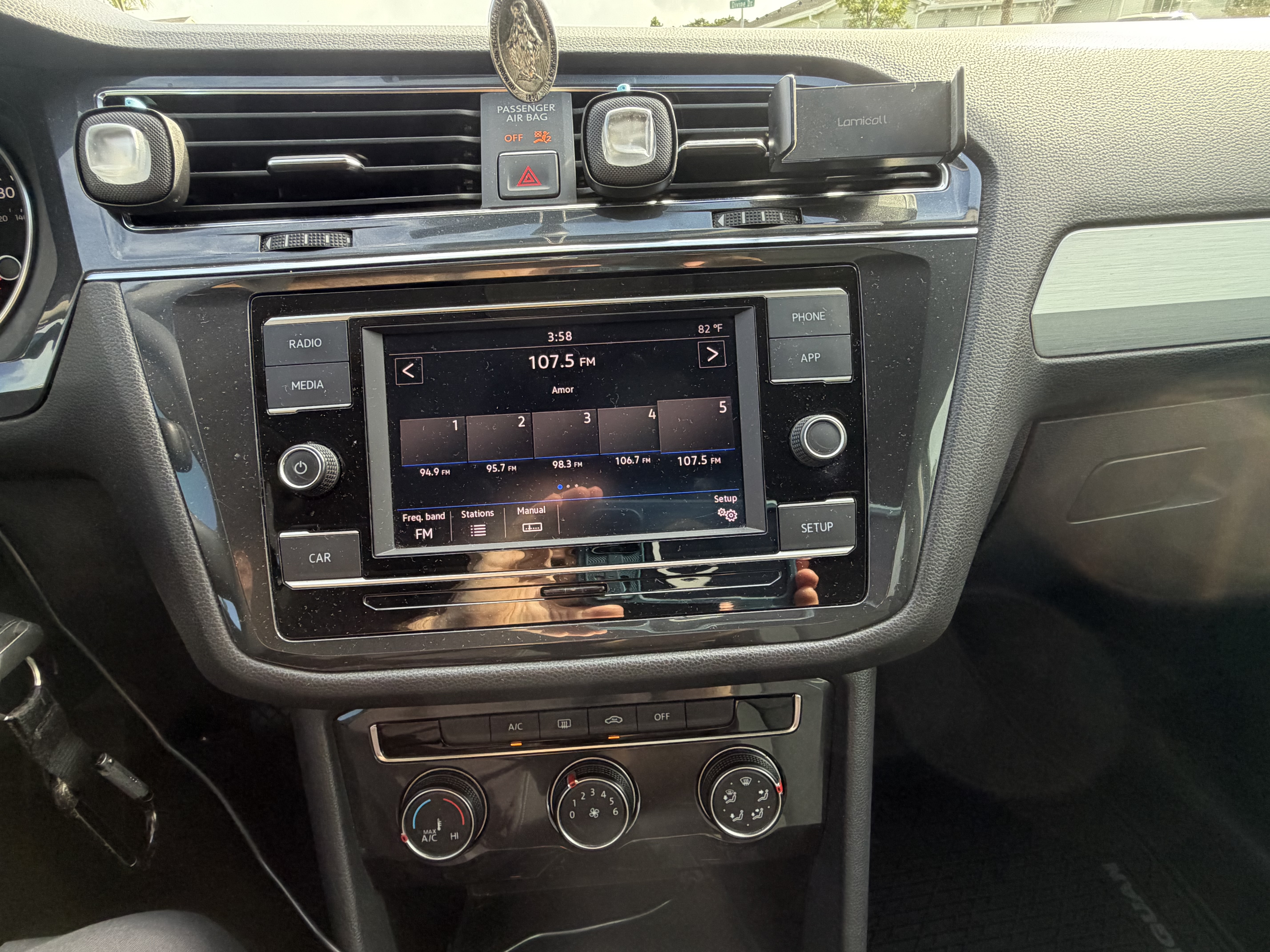 Used 2018 Volkswagen Tiguan S FWD image 11