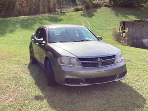 Used 2013 Dodge Avenger SE image 2